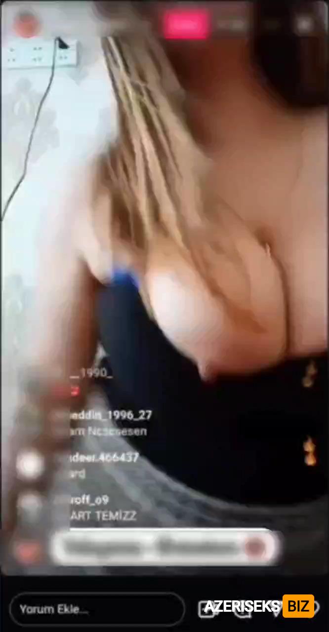 Azgın Aygün canlı yayında döşlerini sergiledi